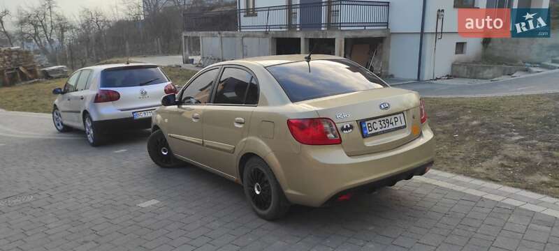 Седан Kia Rio 2010 в Львові