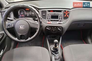 Седан Kia Rio 2010 в Львові