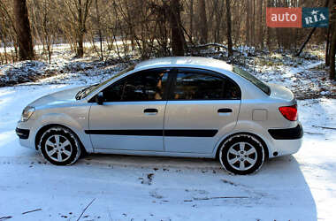 Седан Kia Rio 2008 в Кременце