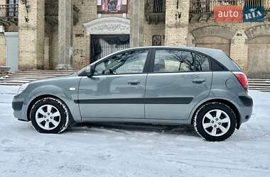 Хэтчбек Kia Rio 2008 в Киеве