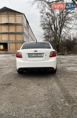 Седан Kia Rio 2010 в Кривому Розі