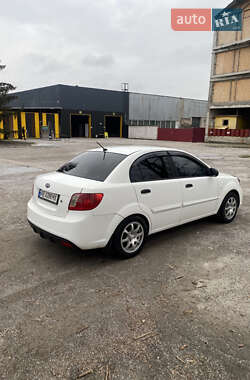 Седан Kia Rio 2010 в Кривому Розі