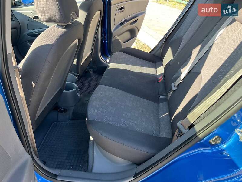 Хэтчбек Kia Rio 2011 в Львове