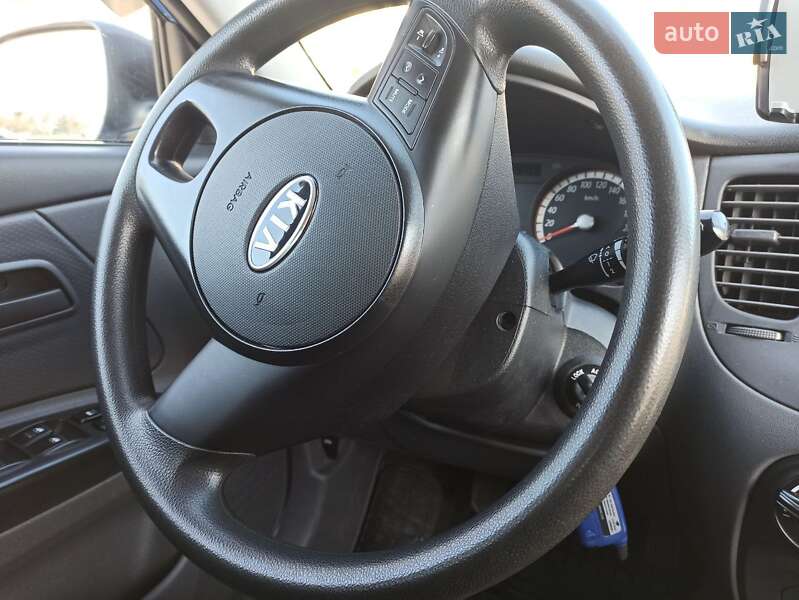 Хэтчбек Kia Rio 2011 в Львове