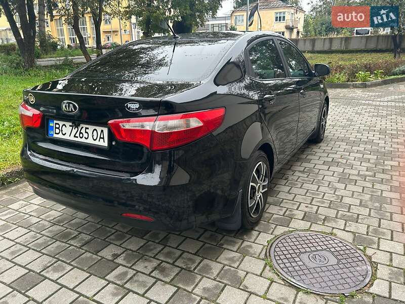 Седан Kia Rio 2013 в Львові