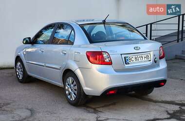 Седан Kia Rio 2010 в Черкасах