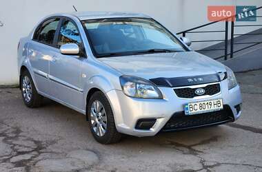 Седан Kia Rio 2010 в Черкасах