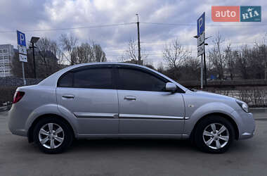 Седан Kia Rio 2011 в Днепре