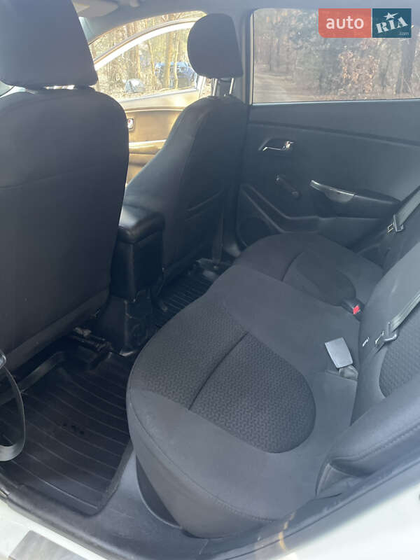 Седан Kia Rio 2011 в Киеве