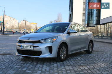 Седан Kia Rio 2017 в Дніпрі