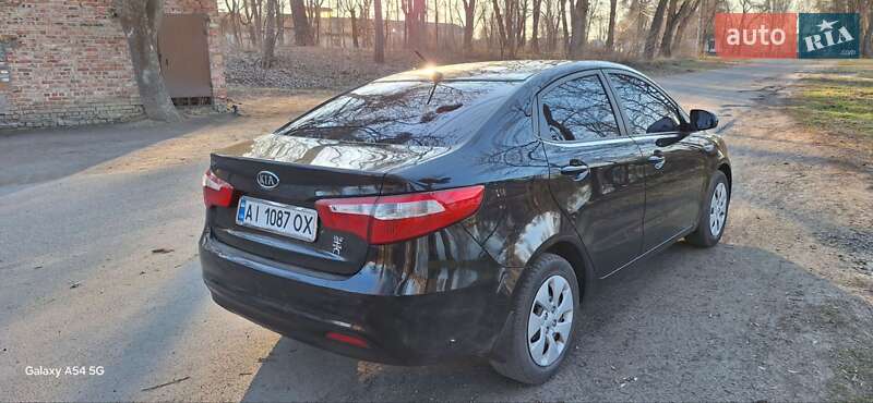 Седан Kia Rio 2012 в Городище