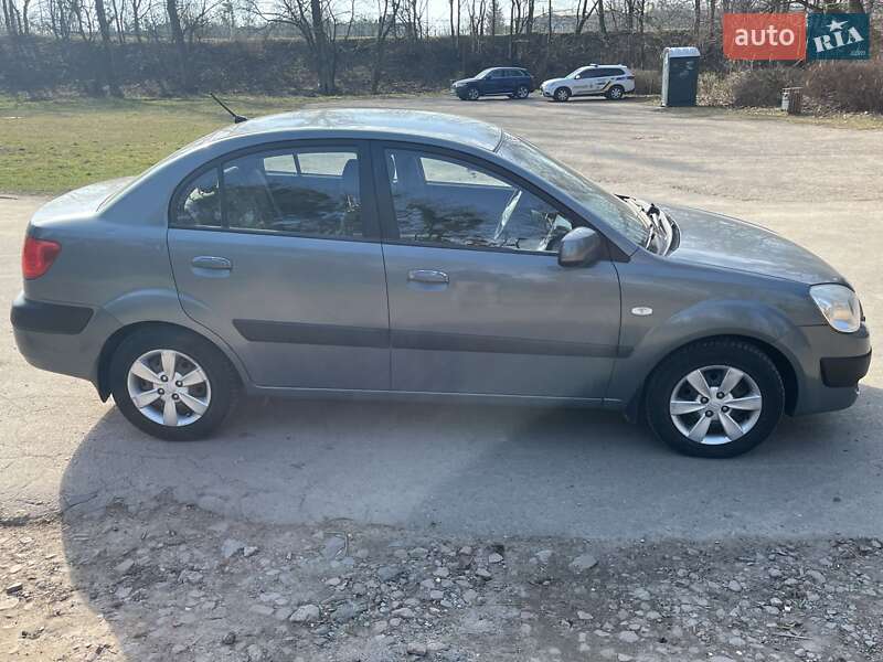 Седан Kia Rio 2008 в Львові