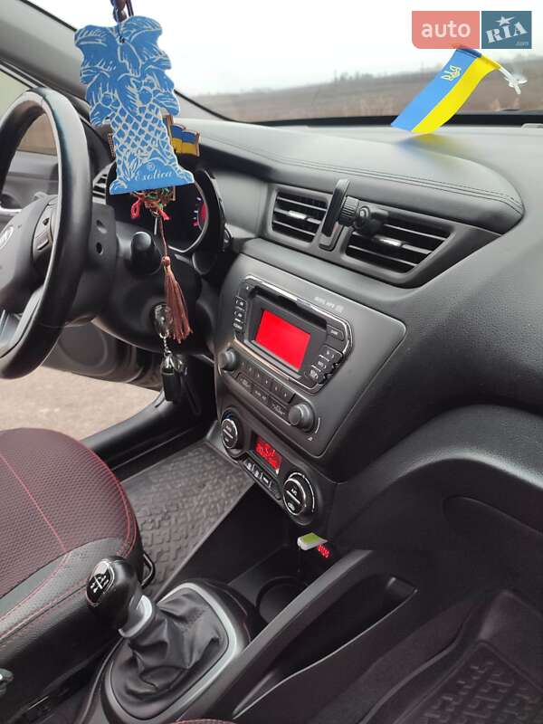Седан Kia Rio 2013 в Киеве
