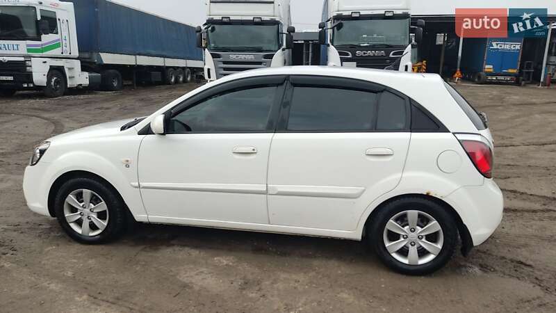 Хэтчбек Kia Rio 2010 в Кропивницком