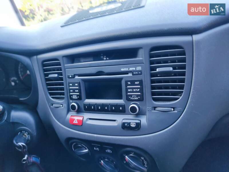 Хэтчбек Kia Rio 2010 в Кропивницком