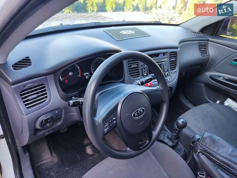 Хэтчбек Kia Rio 2010 в Кропивницком