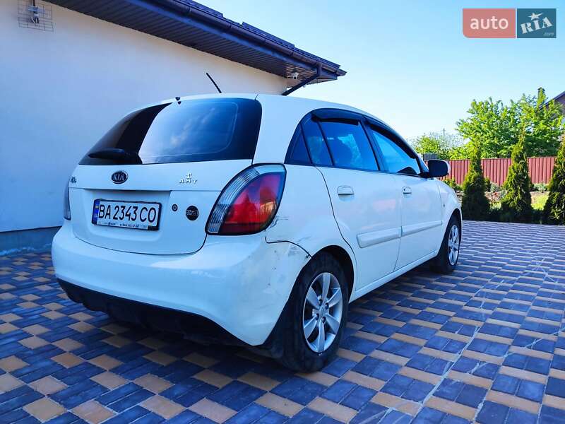 Хэтчбек Kia Rio 2010 в Кропивницком