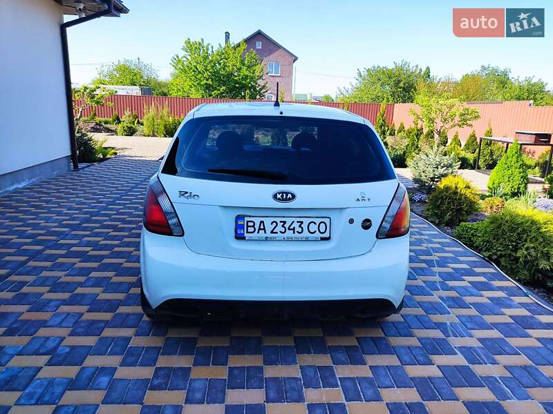Хэтчбек Kia Rio 2010 в Кропивницком