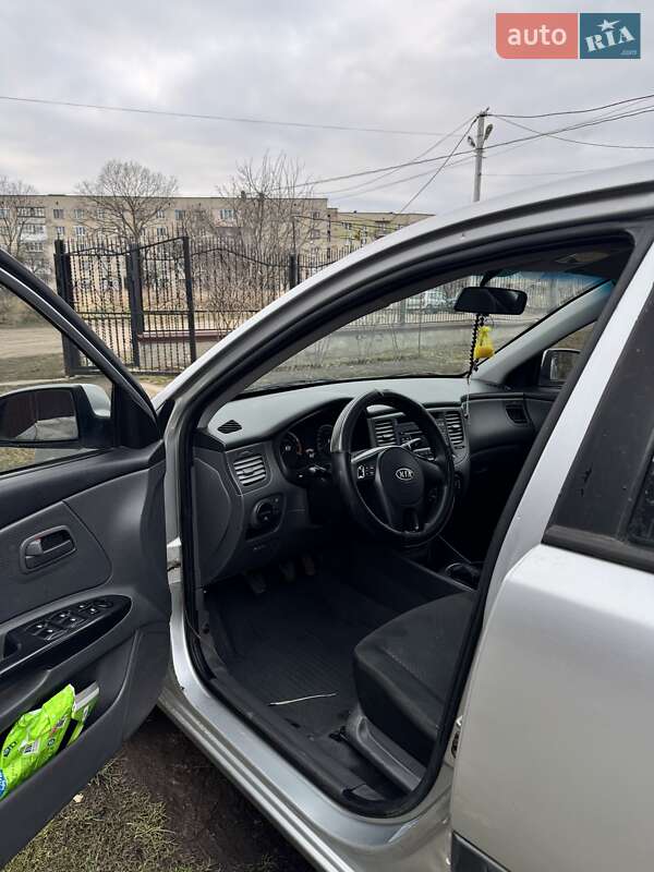 Седан Kia Rio 2011 в Нововолынске