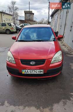 Хэтчбек Kia Rio 2006 в 