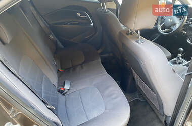 Хэтчбек Kia Rio 2012 в 