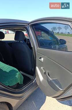 Седан Kia Rio 2012 в 