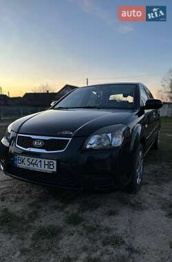 Хэтчбек Kia Rio 2010 в 