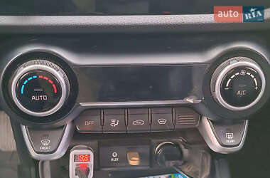 Хэтчбек Kia Rio 2018 в 
