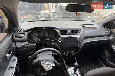 Хэтчбек Kia Rio 2012 в 