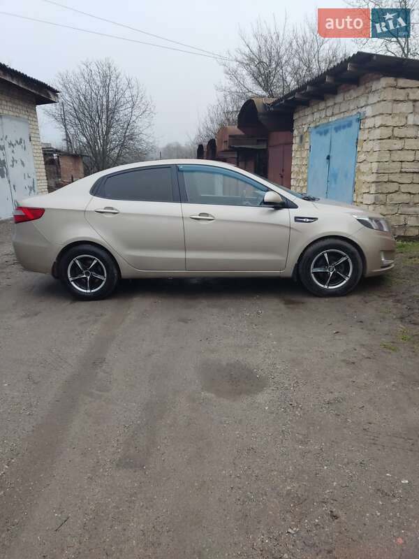 Седан Kia Rio 2014 в Жмеринке
