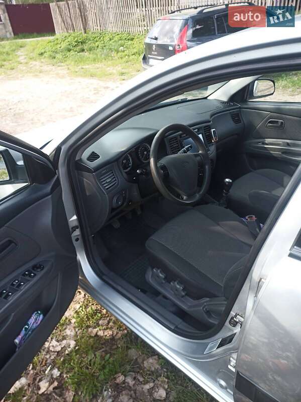 Хетчбек Kia Rio 2006 в Тлумачі