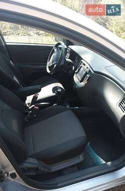 Хэтчбек Kia Rio 2006 в 