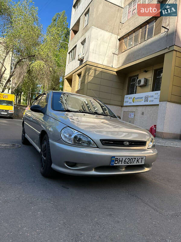 Kia Rio 2002