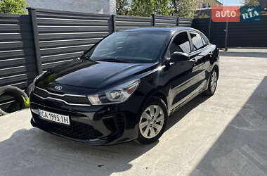 Седан Kia Rio 2017 в 