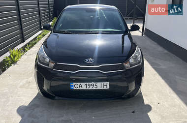Седан Kia Rio 2017 в 