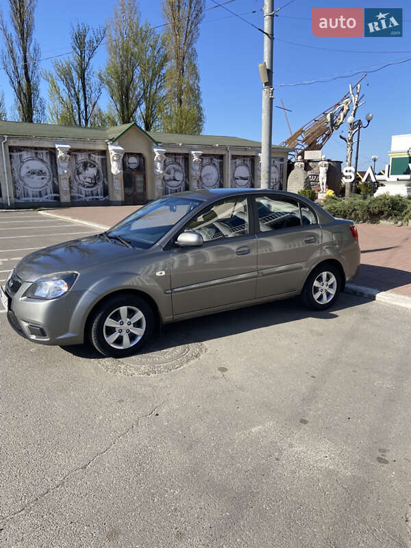 Седан Kia Rio 2011 в 