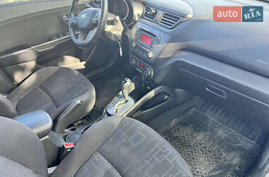 Хэтчбек Kia Rio 2012 в 