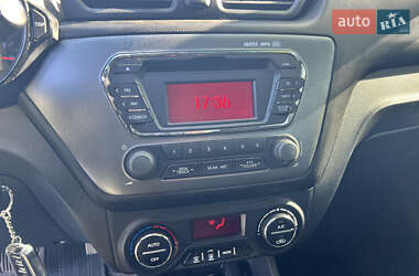 Хэтчбек Kia Rio 2012 в 