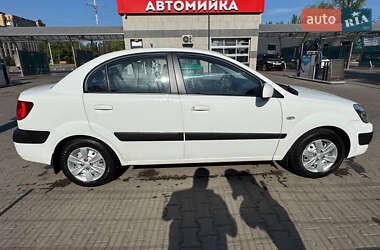 Седан Kia Rio 2009 в 