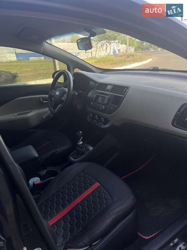 Седан Kia Rio 2011 в Кривому Розі