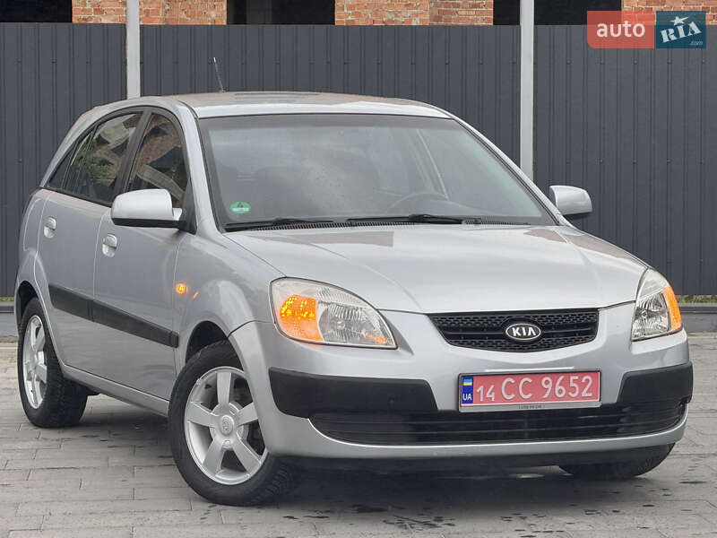 Хэтчбек Kia Rio 2006 в 