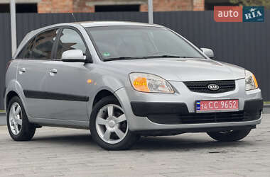Хэтчбек Kia Rio 2006 в 
