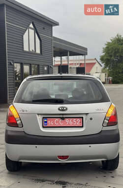 Хэтчбек Kia Rio 2006 в 