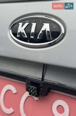 Хэтчбек Kia Rio 2006 в 