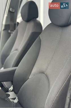 Хэтчбек Kia Rio 2006 в 