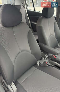 Хэтчбек Kia Rio 2006 в 