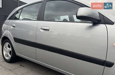 Хэтчбек Kia Rio 2006 в 