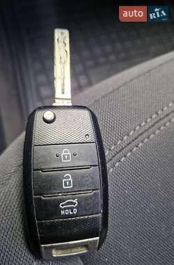 Седан Kia Rio 2017 в 