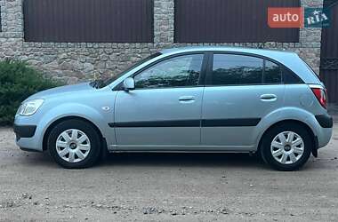 Хетчбек Kia Rio 2006 в 