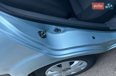 Хетчбек Kia Rio 2006 в 